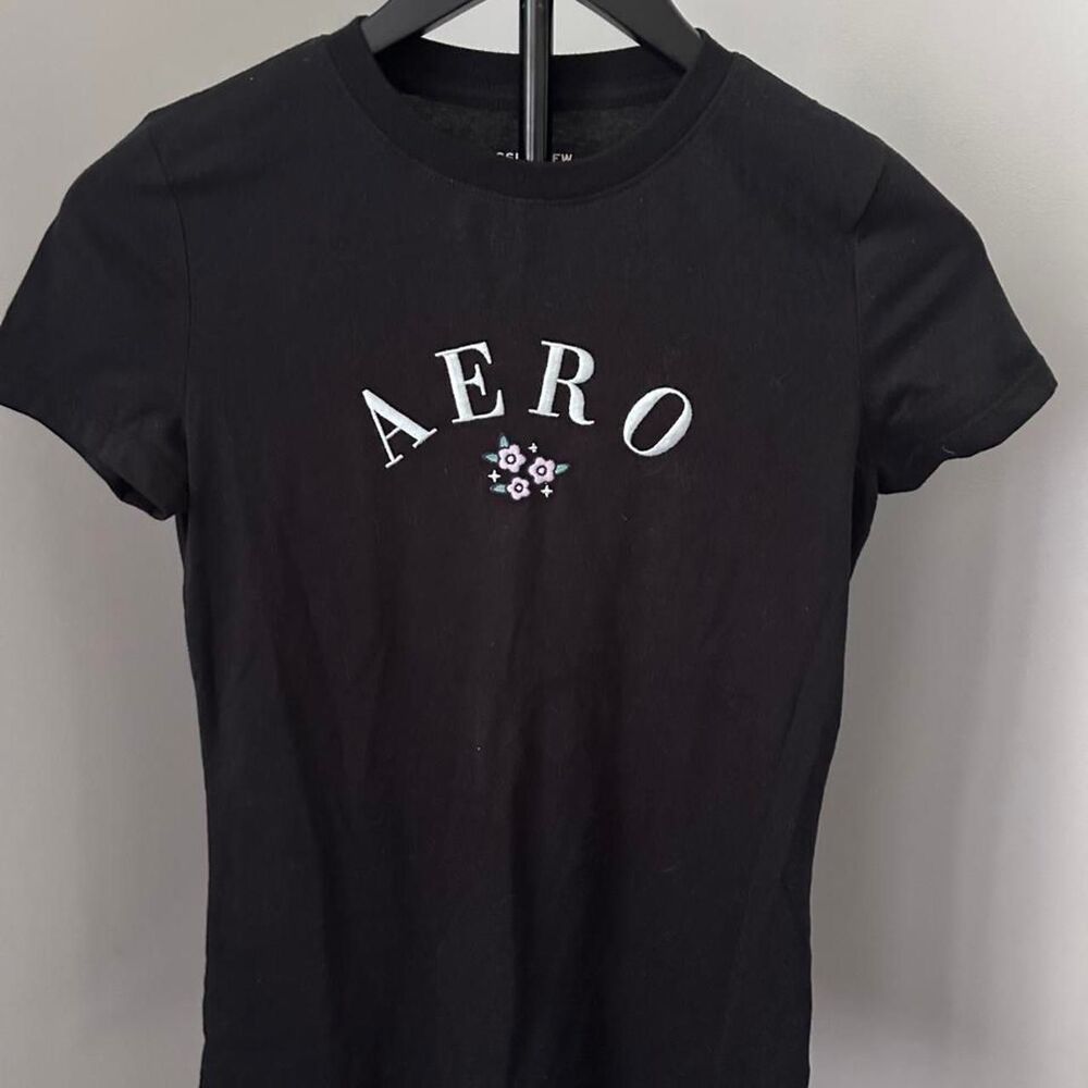 Aeropostale Women's Black T-shirt Small
